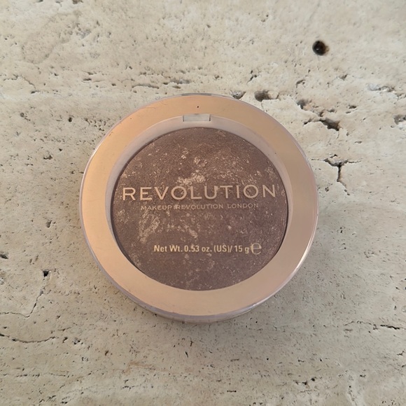 Makeup Revolution | Bronzer Reloaded - Long Weekend - Picture 1 of 6